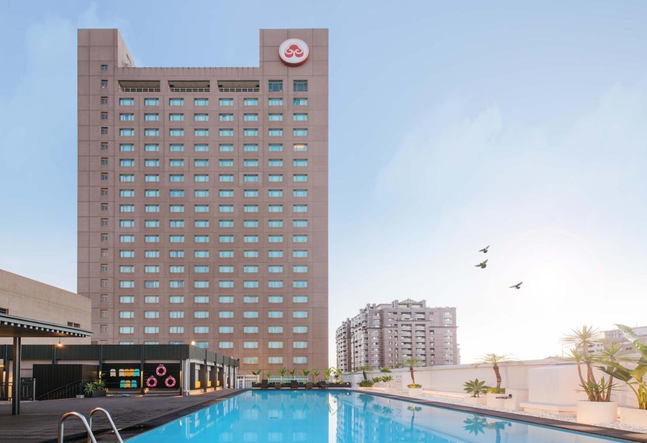 The Howard Plaza Hotel Kaohsiung Bagian luar foto The hotel in 2016