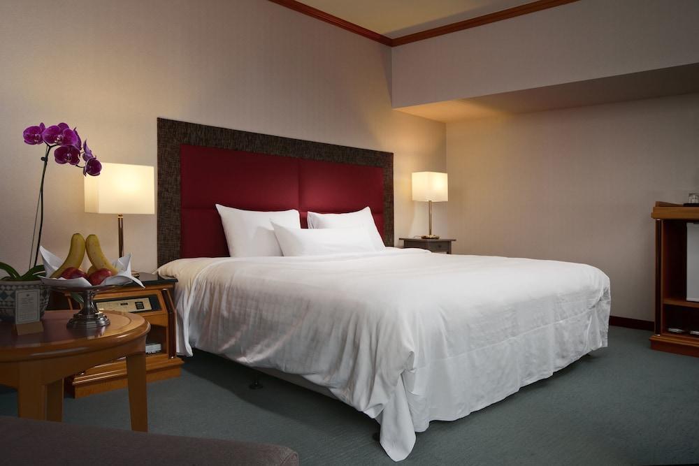 The Howard Plaza Hotel Kaohsiung Bagian luar foto A guest room at the hotel