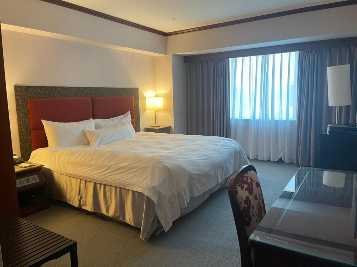 The Howard Plaza Hotel Kaohsiung Bagian luar foto