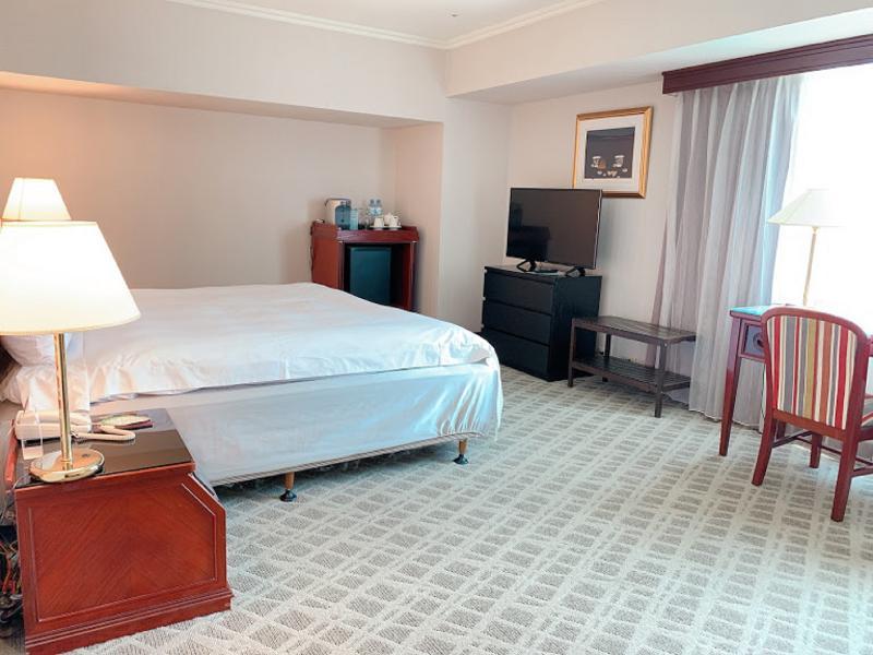 The Howard Plaza Hotel Kaohsiung Bagian luar foto A typical room at the hotel