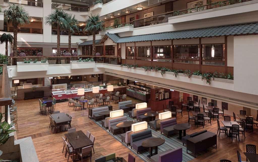 The Howard Plaza Hotel Kaohsiung Bagian luar foto The hotel's lobby