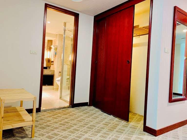The Howard Plaza Hotel Kaohsiung Bagian luar foto A room at the hotel