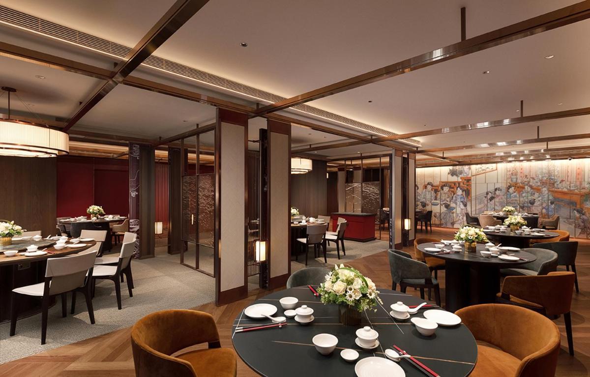 The Howard Plaza Hotel Kaohsiung Bagian luar foto Interior of the restaurant