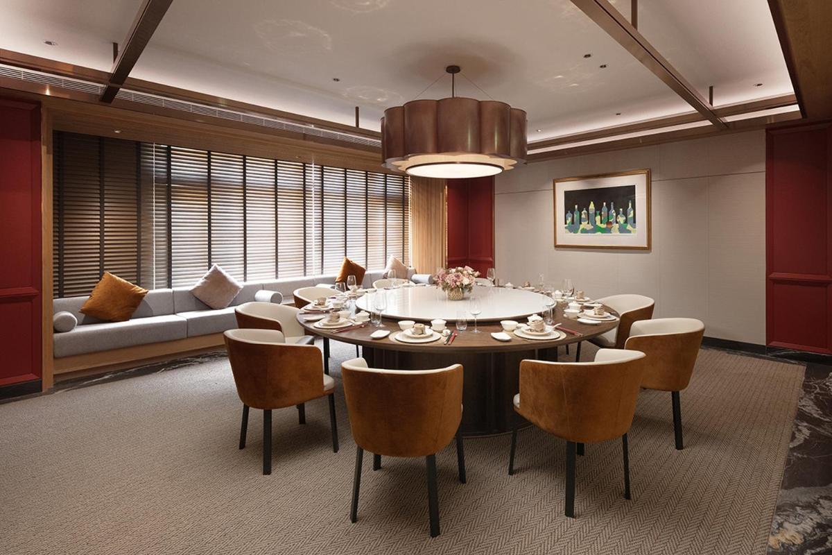 The Howard Plaza Hotel Kaohsiung Bagian luar foto The interior of the restaurant