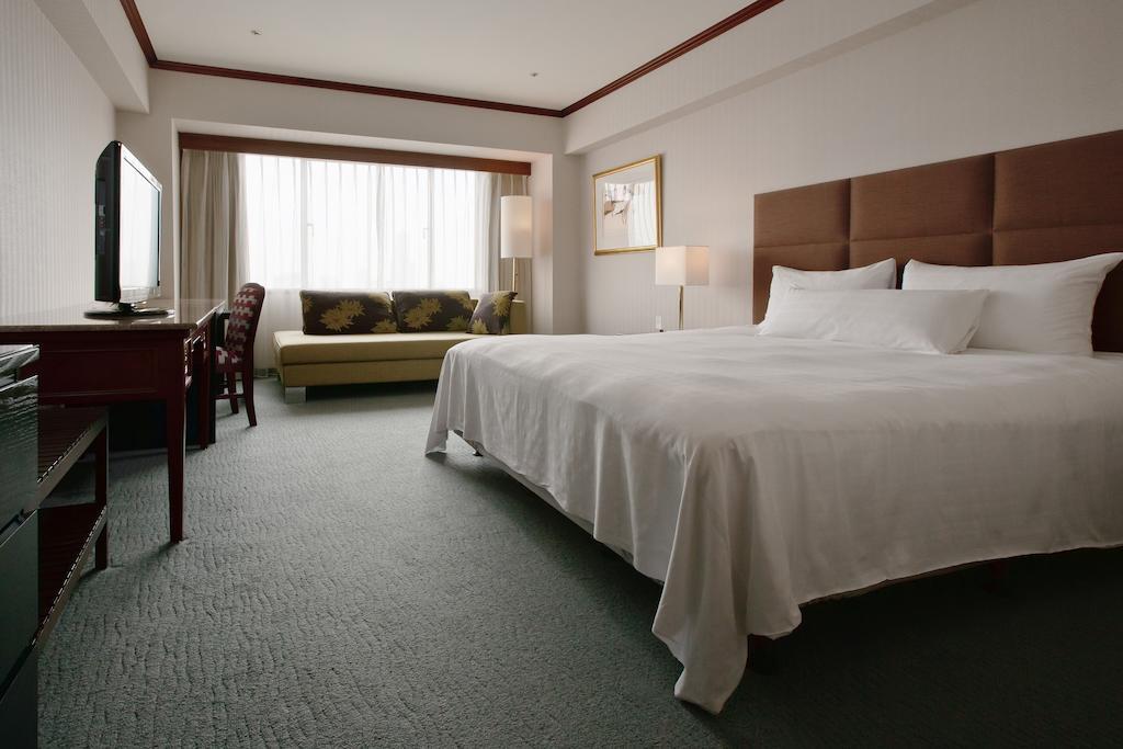 The Howard Plaza Hotel Kaohsiung Bagian luar foto A room at the hotel