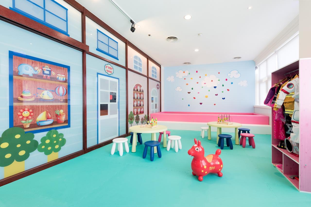 The Howard Plaza Hotel Kaohsiung Bagian luar foto A nursery in Thailand