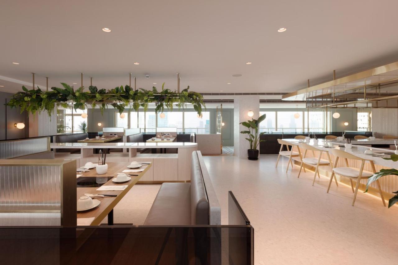 The Howard Plaza Hotel Kaohsiung Bagian luar foto The interior of the restaurant