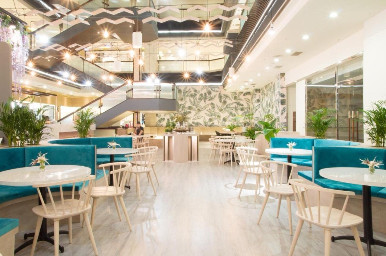 The Howard Plaza Hotel Kaohsiung Bagian luar foto The interior of the restaurant
