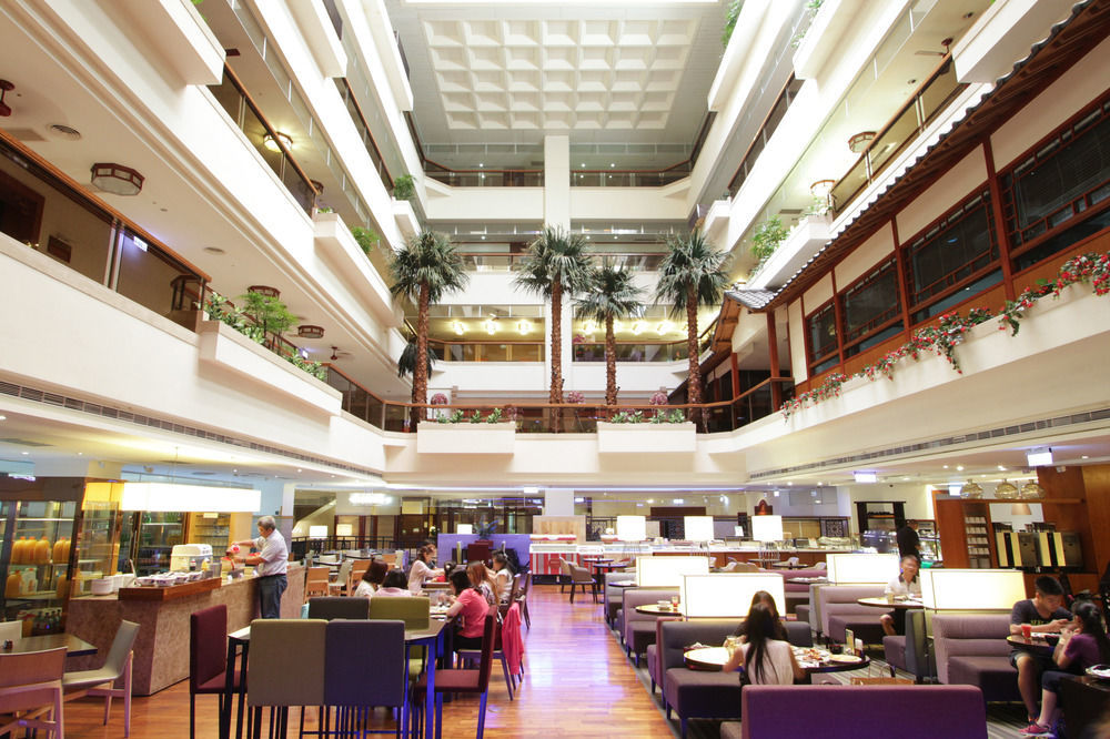 The Howard Plaza Hotel Kaohsiung Bagian luar foto The lobby of the hotel